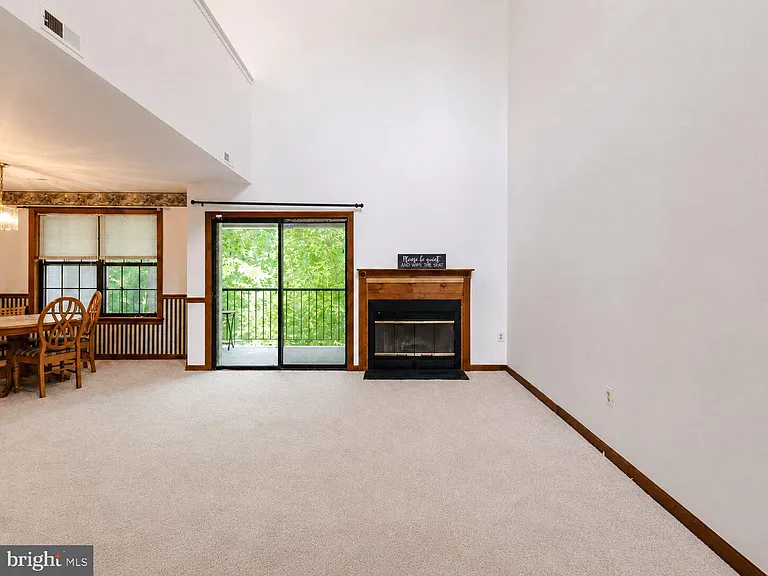 19 Summit Ct — Photo 2