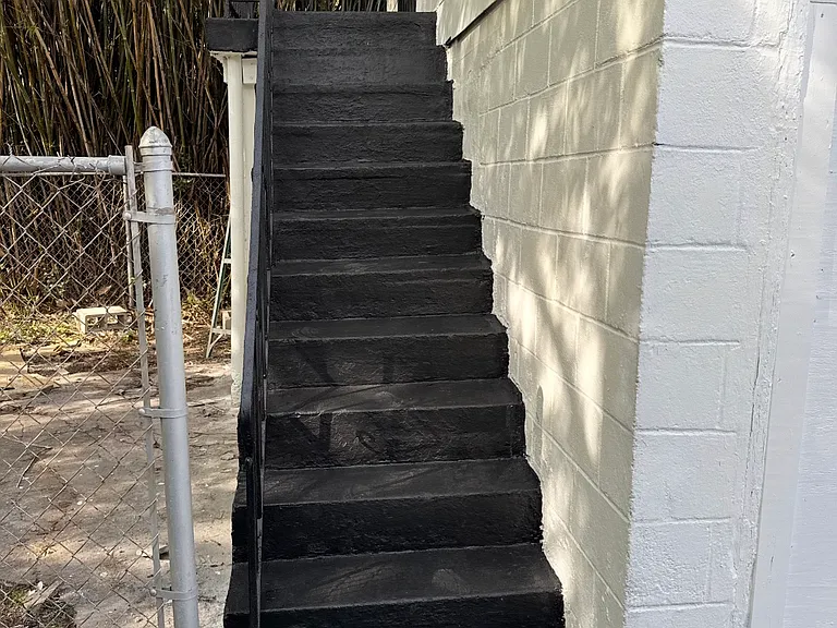 1523 W 15th St — Photo 3