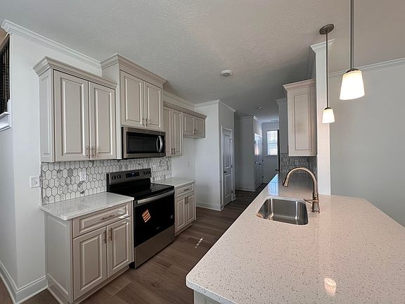 4th image of 695 Ashburn Drive #Wd355