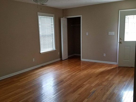 5th image of 6786 Lexington Dr