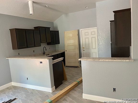 4th image of 220 Groff Ave