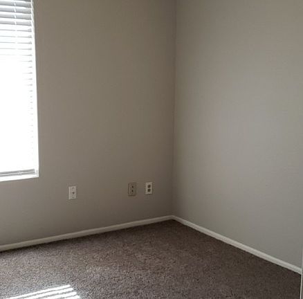 4th image of 3454 E Diamond Ave