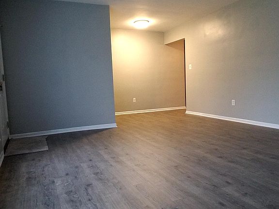 4th image of 406 Mary Ave #406