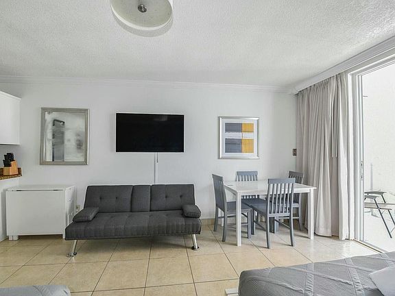 5th image of 19201 Collins Avenue #1120