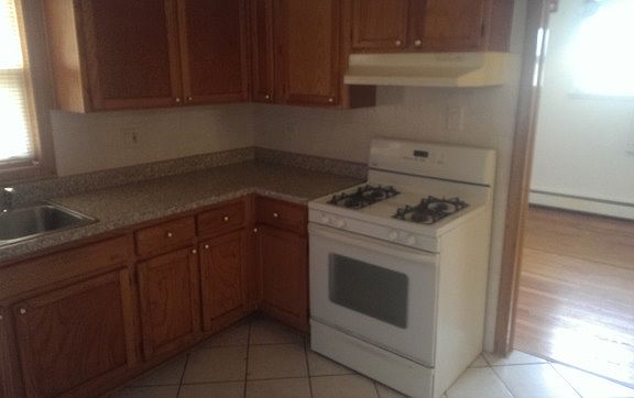 5th image of 39 King Arthur Ct APT 11