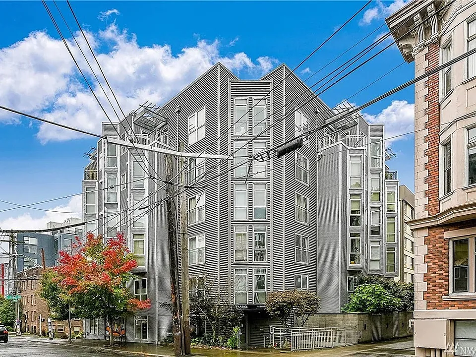 103 Bellevue Ave SE #102