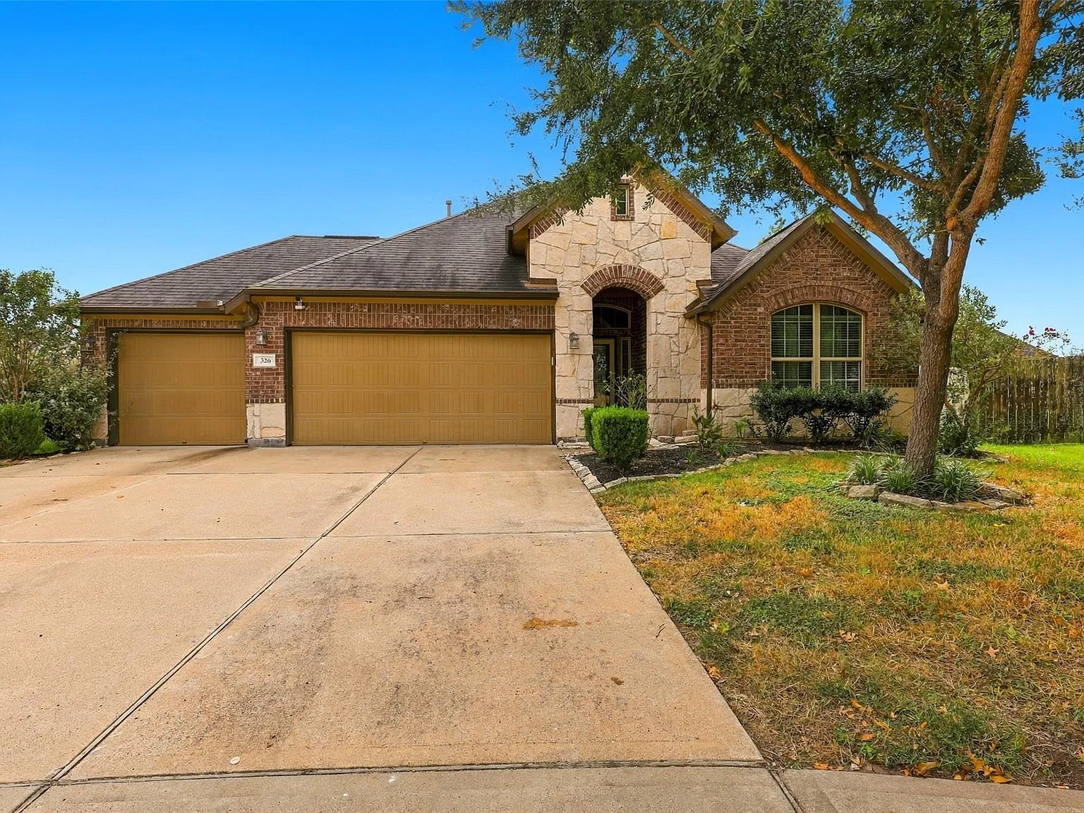 3 bed, 2.0 bath, 2101 sqft, $2,900 — Photo 2