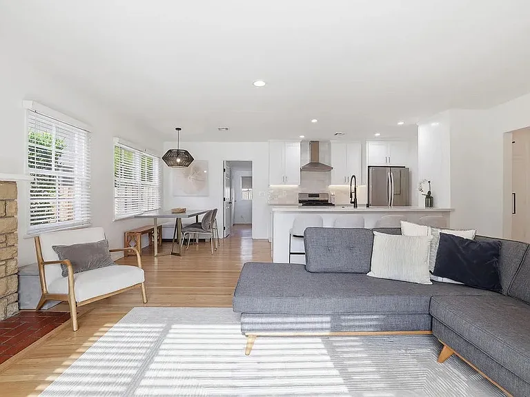 4958 Canoga Ave — Photo 6