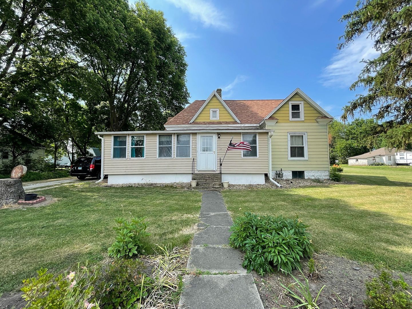 303 W Church St, Sadorus, IL 61872 Zillow