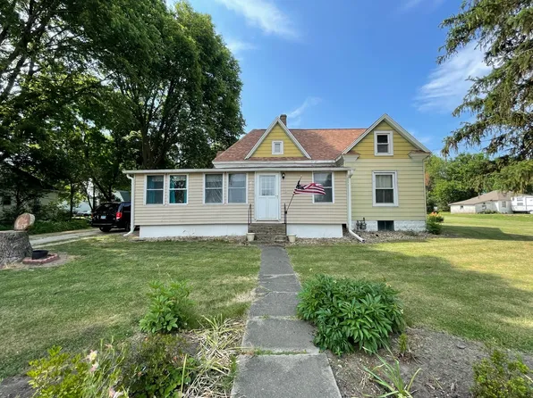 303 W Church St, Sadorus, IL 61872
