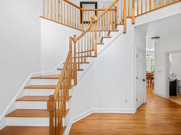 4th image of 2 Oakline Ct