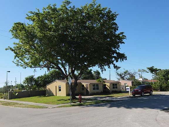 3rd image of 300 SW 23rd St