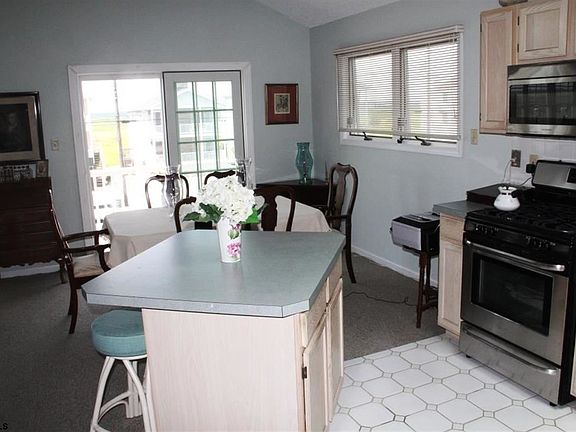 4th image of 4115 West Ave
