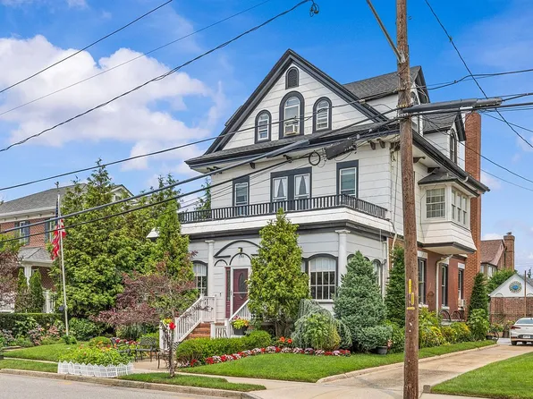 190 Beach 137th St, Belle Harbor, NY 11694