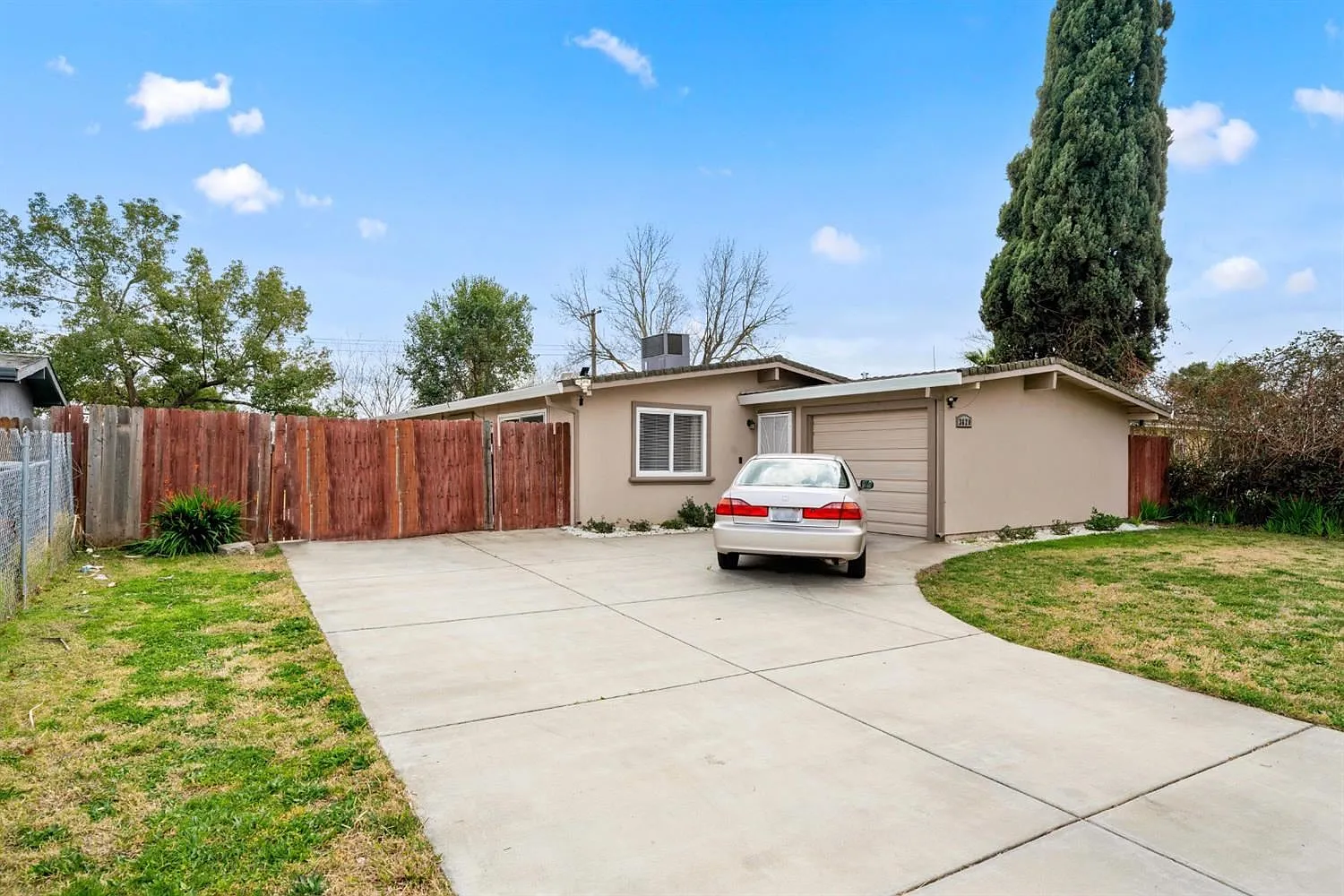 3620 Centinella Dr photo 1