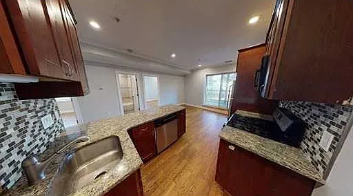 5 bed, 2.5 bath, $4,100 — Photo 3