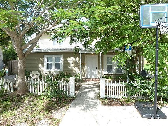 4th image of 1637 Woodford Ave