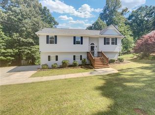 231 Salley Duke Dr, Whitesburg, GA 30185