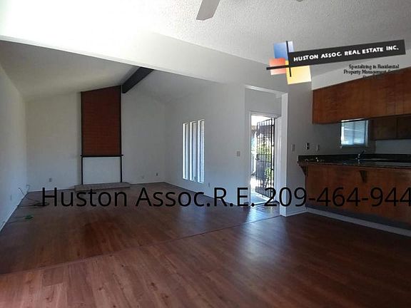 3rd image of 9002 Valleyoak Dr