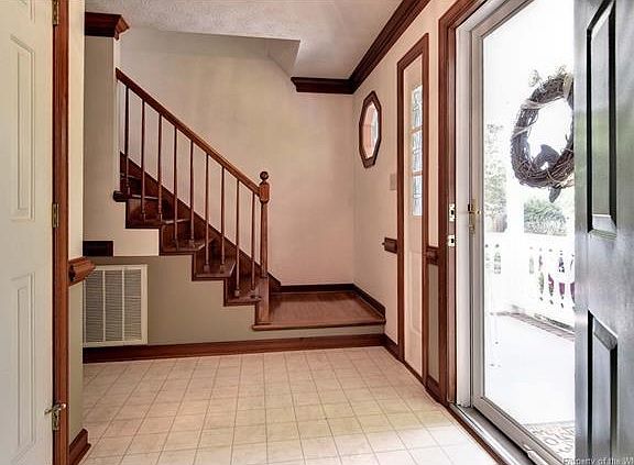 3rd image of 202 Loch Haven Dr