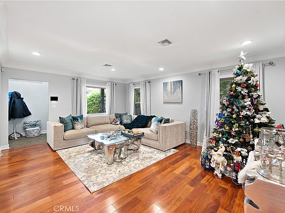 3rd image of 5345 Fallbrook Ave