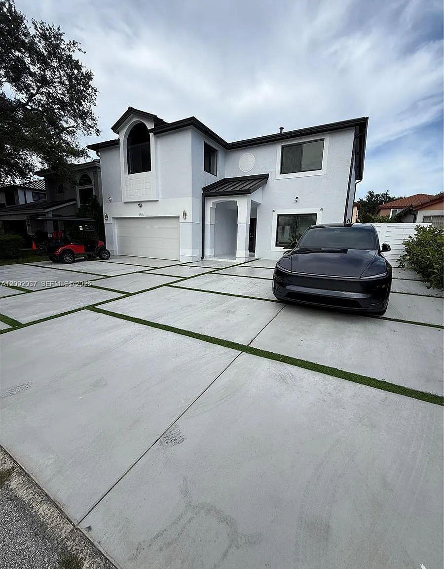 Marbella Park 2nd Addn — Photo 2