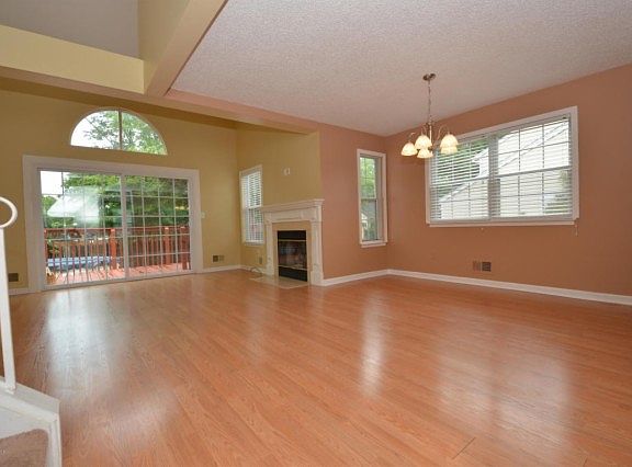 2nd image of 105 Bonnie Dr