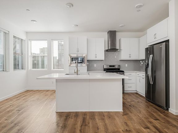 2nd image of 2633 3rd St