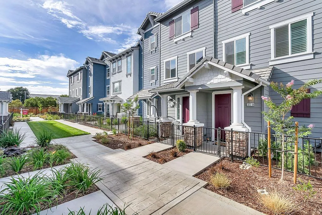 Building Photo - 327 Pear Tree Ter #B