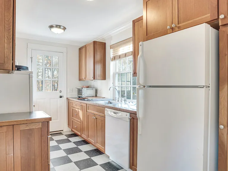 317 W Neck Rd — Photo 48