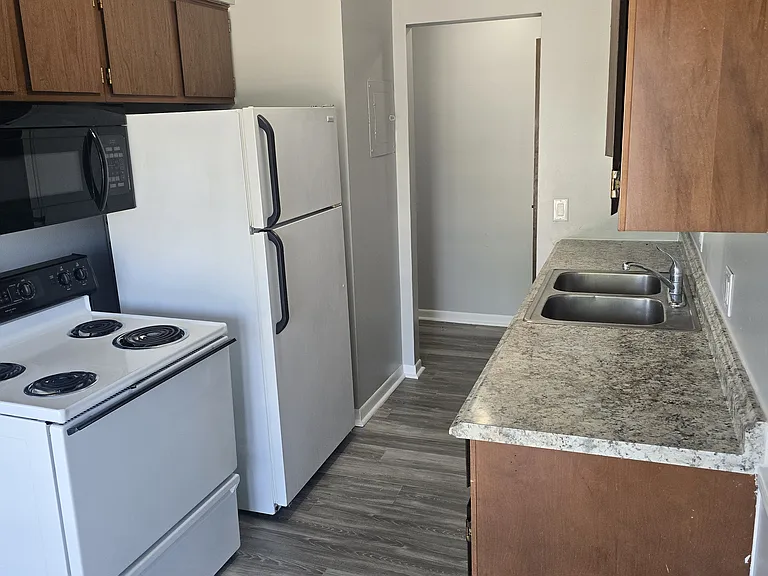 235 S Nelson St — Photo 2