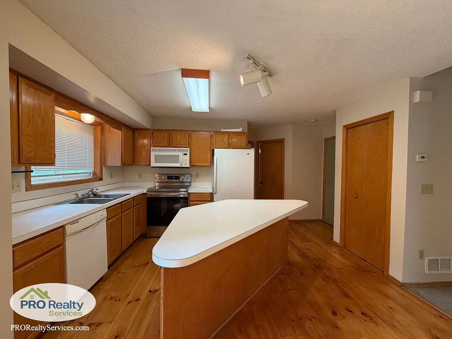 2 Bedroom Townhome in Woodbury — Photo 4