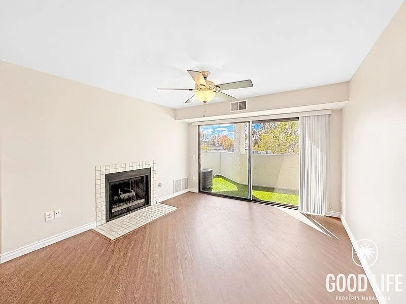 2 bed, 2.0 bath, 1041 sqft, $3,150 — Photo 2