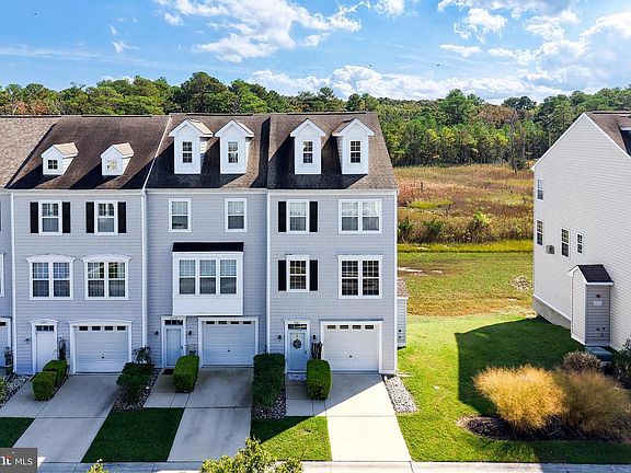 2nd image of 35811 S Gloucester Cir