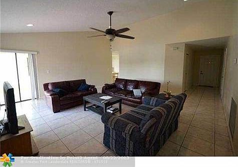 4th image of 2925 E Aviary Dr