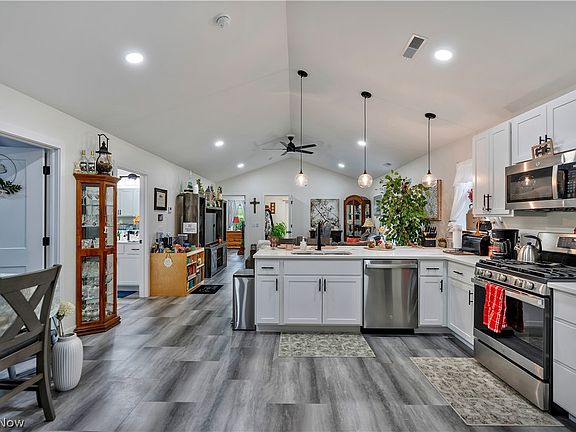 4th image of 1009 Sycamore Ln