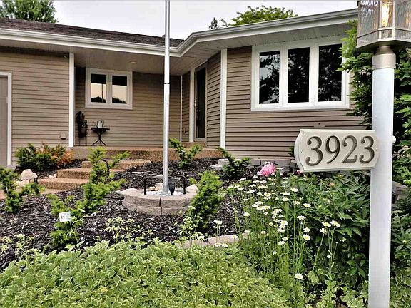 2nd image of 3923 Eaton Dr