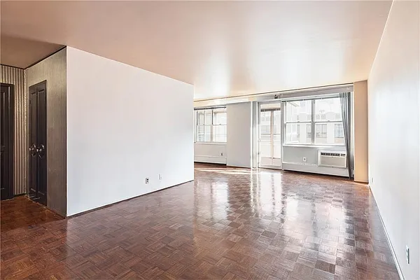 Sold by R New York | media 24