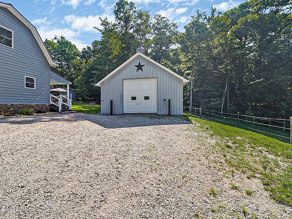 4th image of 213 Crouch Branch Ln