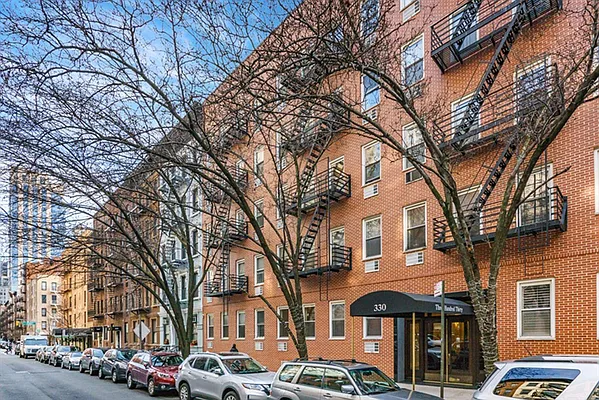 Sold by R New York | media 7