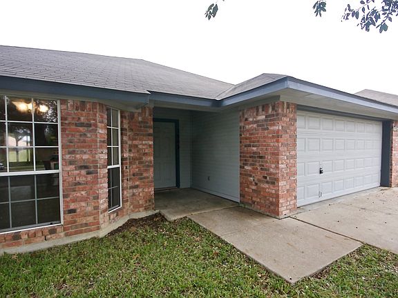 4th image of 2803 Hemlock Dr