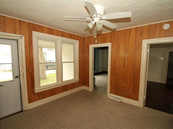 5th image of 422 Milton Ave