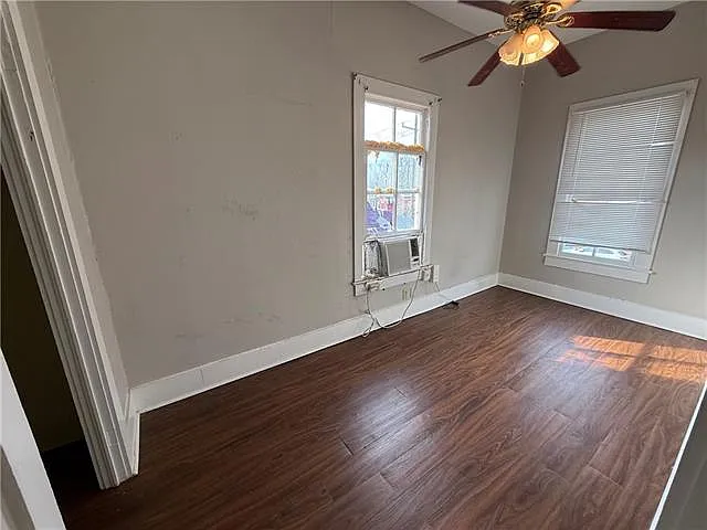 208 E Charles St #7 — Photo 3