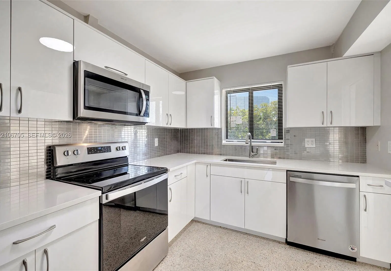 2 bed, 2.0 bath, 1500 sqft, $2,400 — Photo 2
