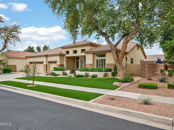 2nd image of 373 W MACAW Drive