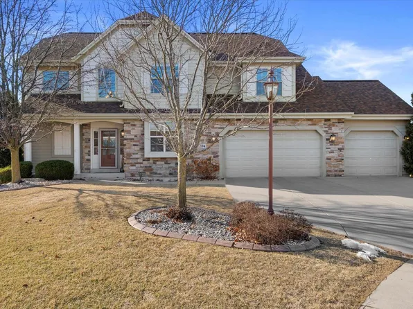 1694 Deer TRAIL, Waukesha, WI 53189