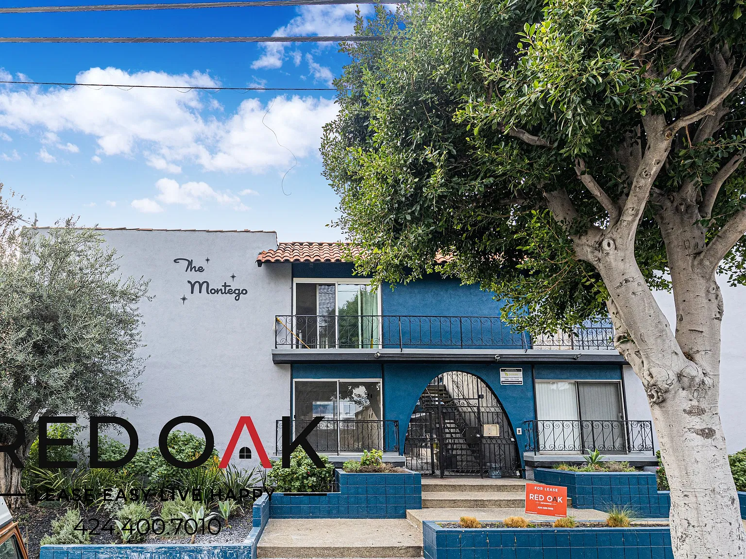 Charming 2-Bed with Air Conditioning, Pool, On-Site Laundry and Parking Included in the Heart of ... — Photo 4