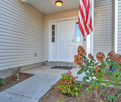 2nd image of 4437 Oakbank Ln