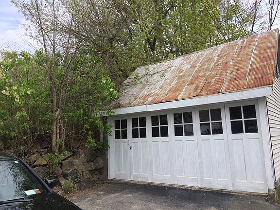 Detached garage 