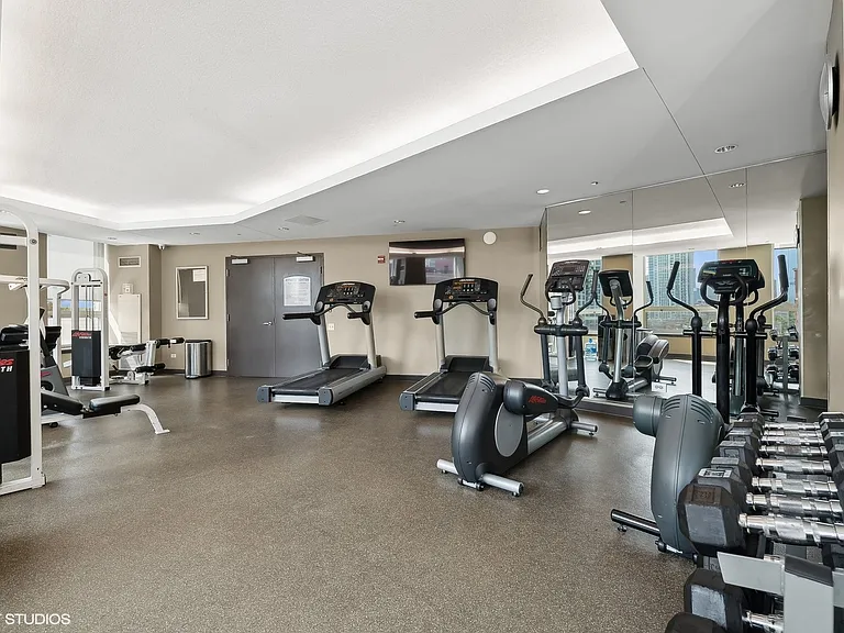 600 N Kingsbury St #1004 — Photo 14